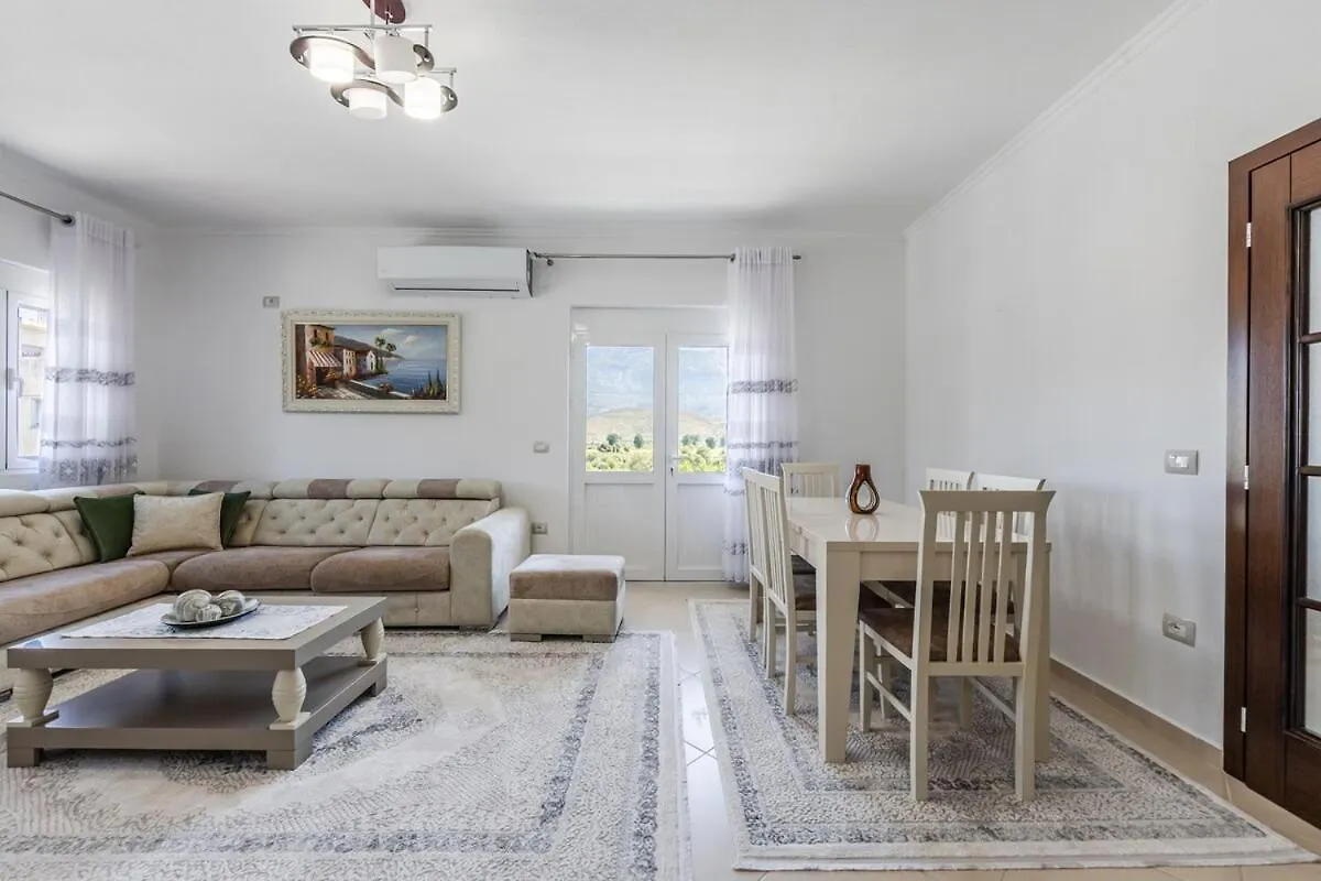 Hometown Apartment 2 Gjirokastër