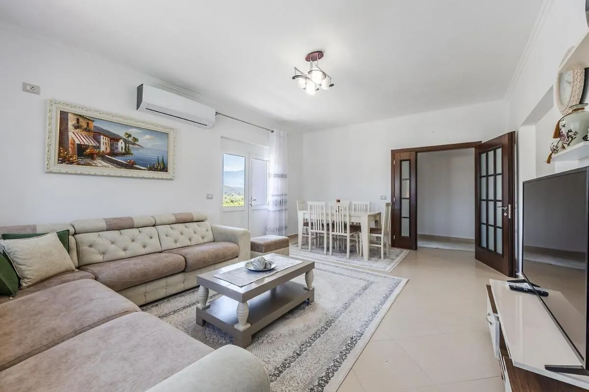 Hometown Apartment 2 Gjirokastër